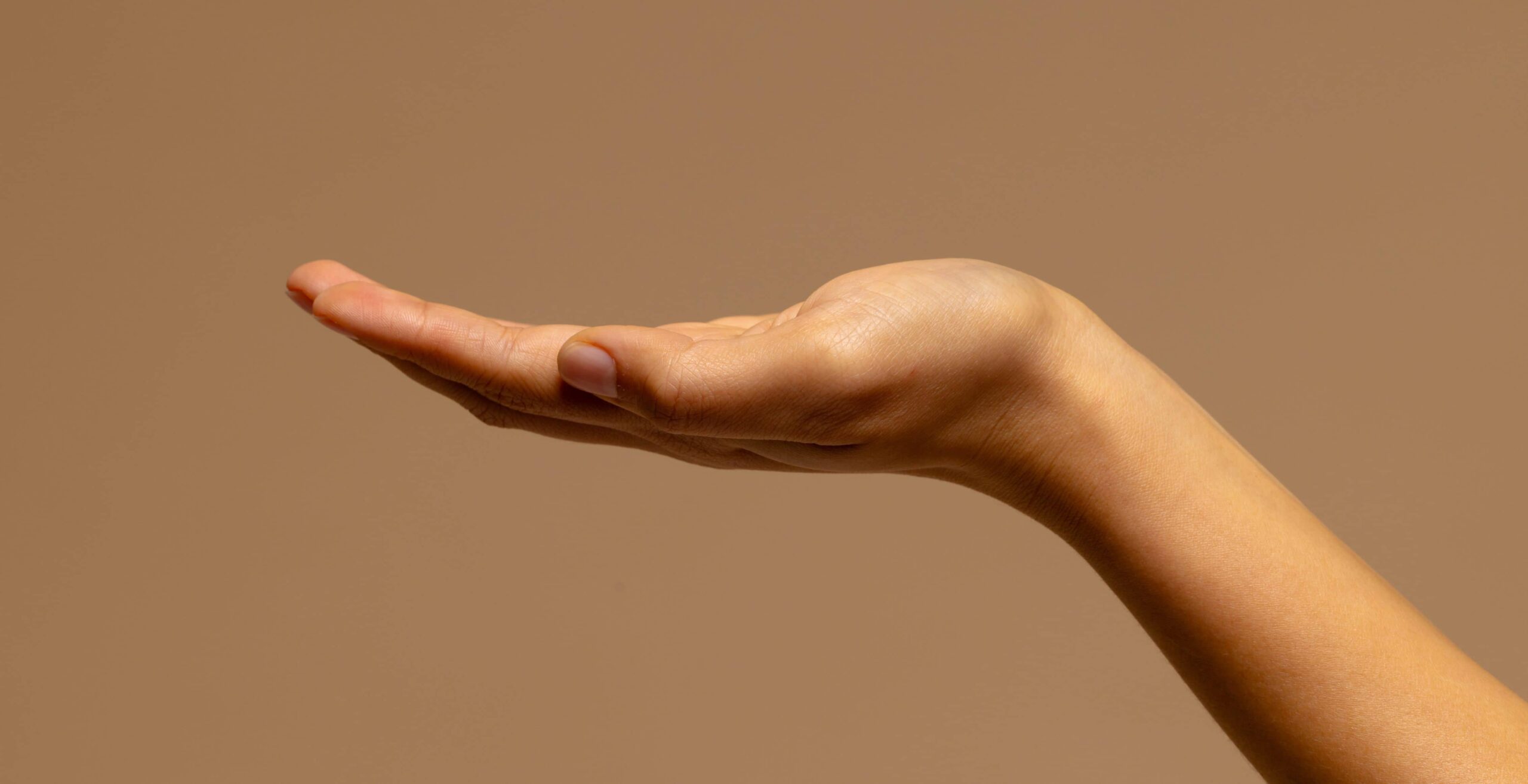 Prévenir le vieillissement des mains : Conseils au Quotidien |Dr Cormary | Lyon