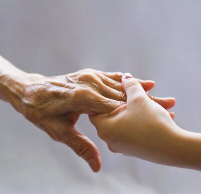 Les solutions de rajeunissement des mains par le Dr Cormary à Lyon